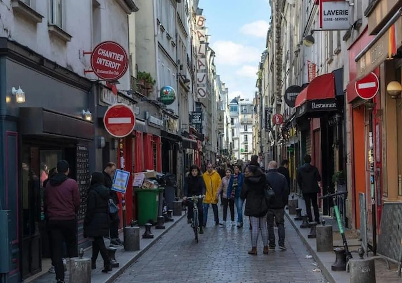 Spacious Typical Parisian Flat - Paris Le Marais Apartamento
