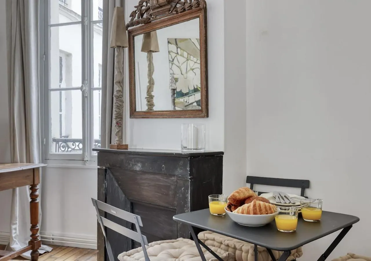 Spacious Typical Parisian Flat - Paris Le Marais Francia
