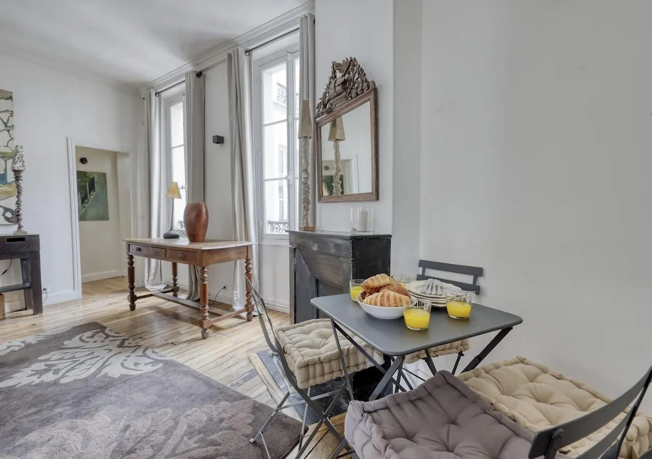 Spacious Typical Parisian Flat - Paris Le Marais 0*,  France