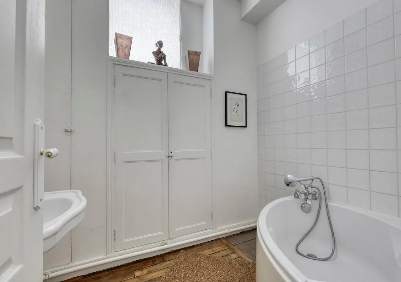 Spacious Typical Parisian Flat - Paris Le Marais 0*,  France