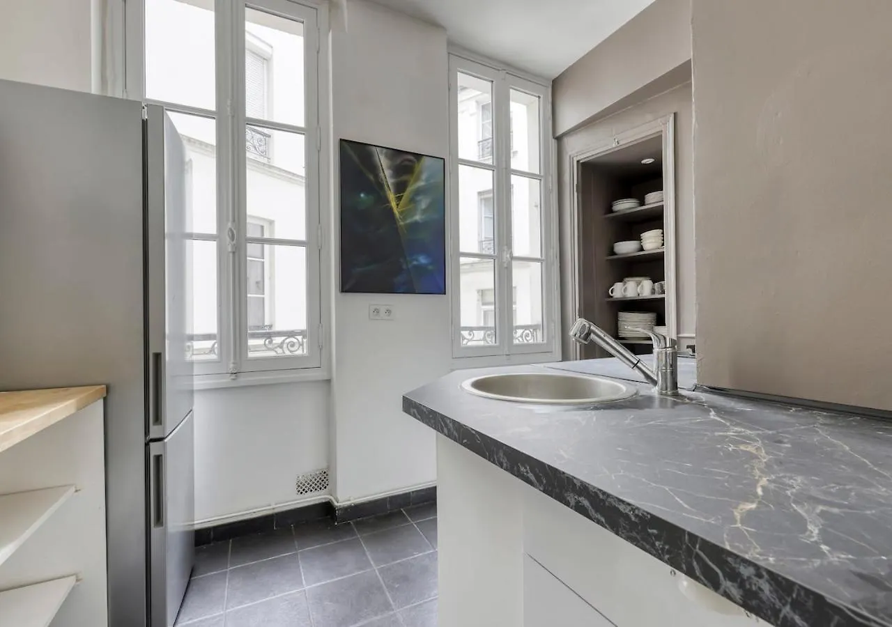 Apartment Spacious Typical Parisian Flat - Paris Le Marais