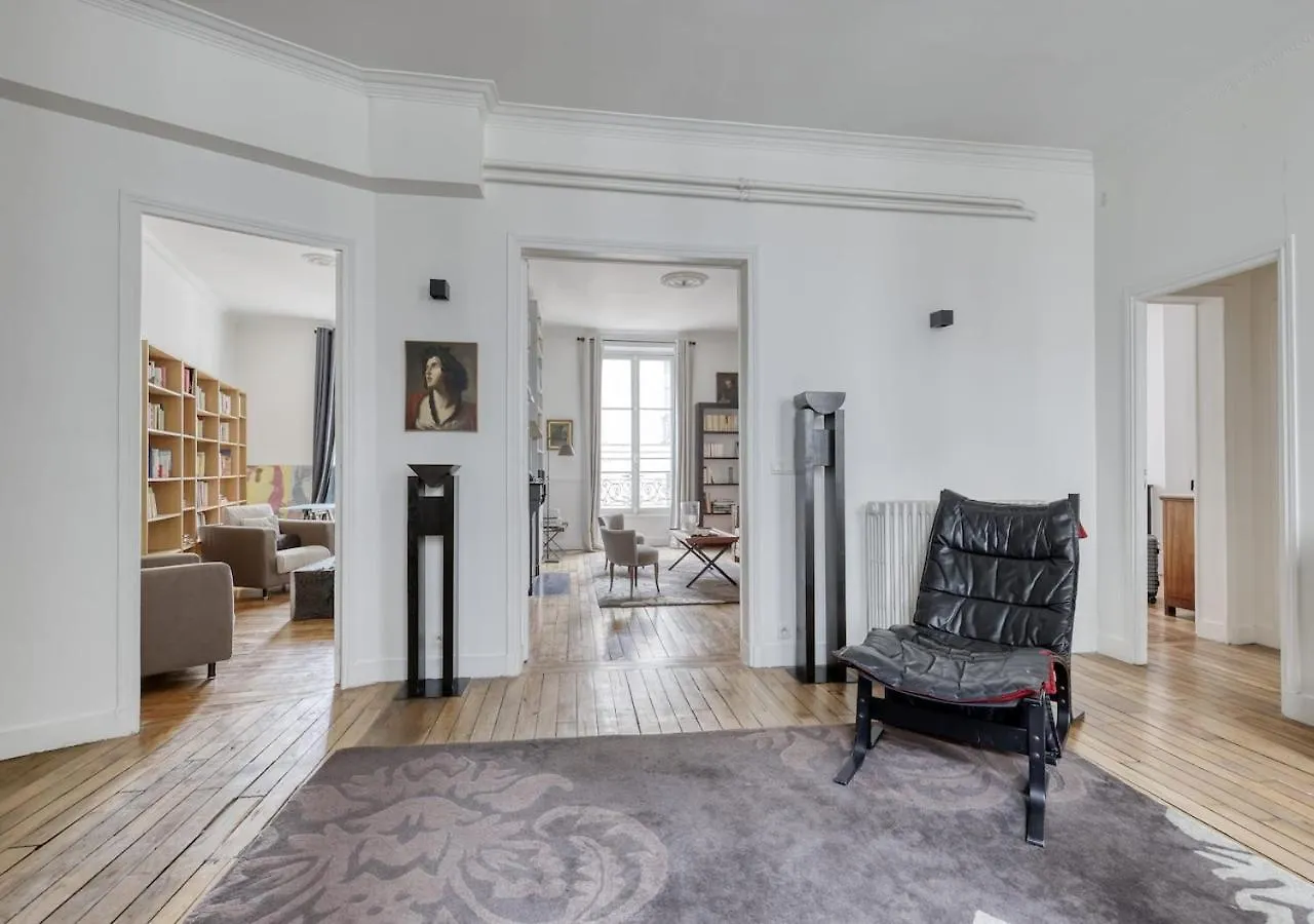 Spacious Typical Parisian Flat - Paris Le Marais